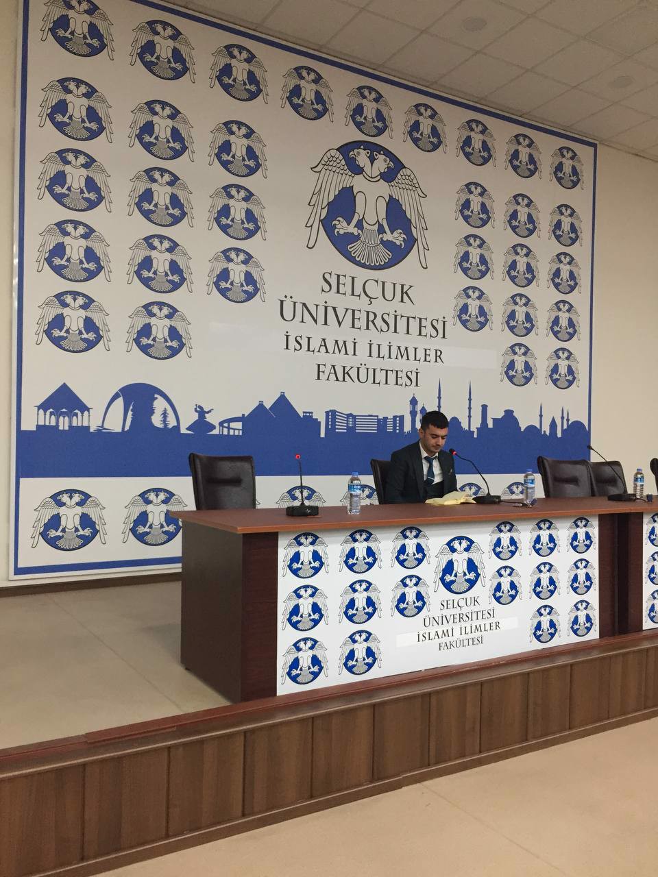 "Sahneden Secdeye Yolculuk" konulu konferans gerçekleştirildi.